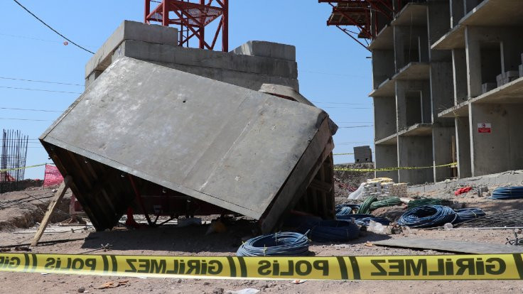 Elazığ'da inşaat iskelesi çöktü 5 işçi yaralandı