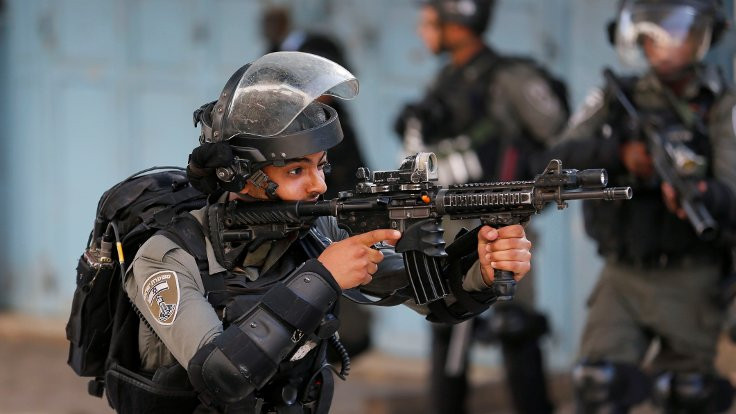 İsrail'den şafak baskını: İki Hamaslı vekil gözaltına alındı
