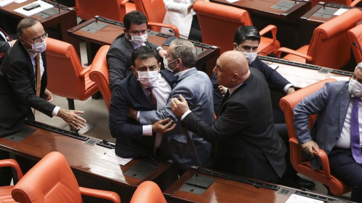 Meclis 'Kürt düşmanısınız' kavgasıyla kapandı