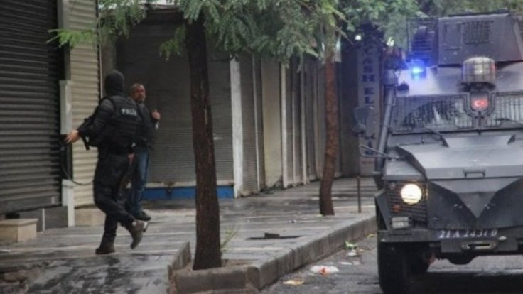 Diyarbakır’da çok sayıda kadın gözaltına alındı