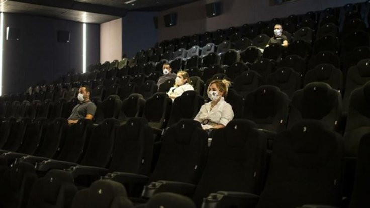 Türkiye genelindeki 2 bin 400 sinema salonundan 20'si açıldı
