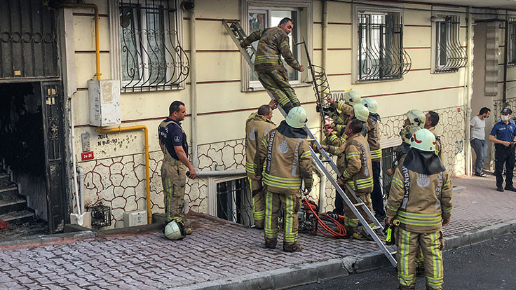 Esenyurt'ta yangın: 1'i çocuk 2 kişi öldü