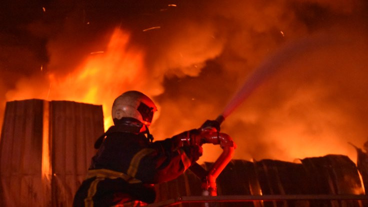 Adana'da fabrika yangını söndürüldü