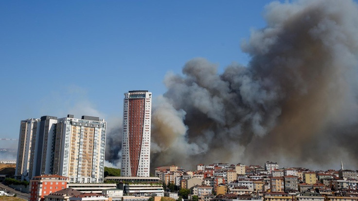 Maltepe'de askeri alandaki yangın söndürüldü
