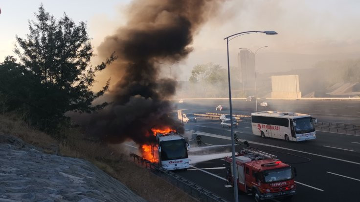 Kocaeli'de yolcu otobüsü yandı