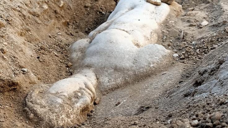 İzmir'de Satyros'un kabartması bulundu