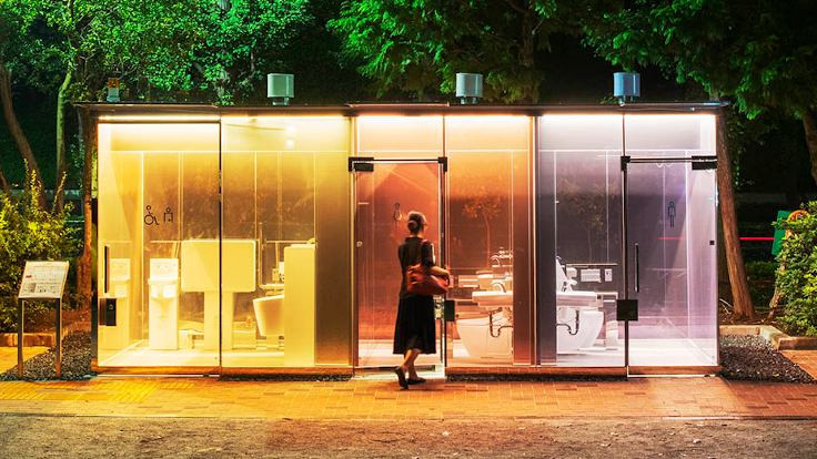 Tokyo sokaklarında 'şeffaf tuvaletler' kullanıma açıldı