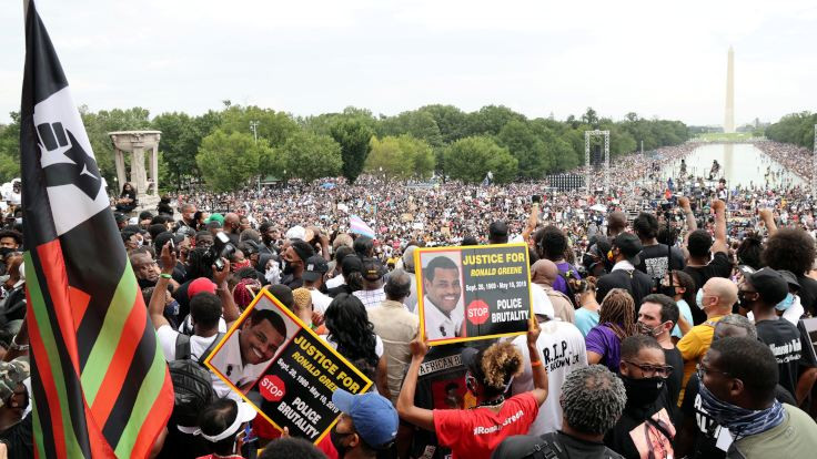 Washington'da on binlerce insan ırkçılık ve polis şiddetine karşı yürüdü