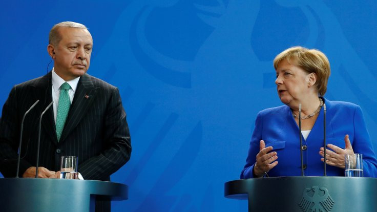 Erdoğan, Merkel'le görüştü: Yapıcı bir yaklaşım olursa anlaşmazlıklar müzakere ile çözülebilir