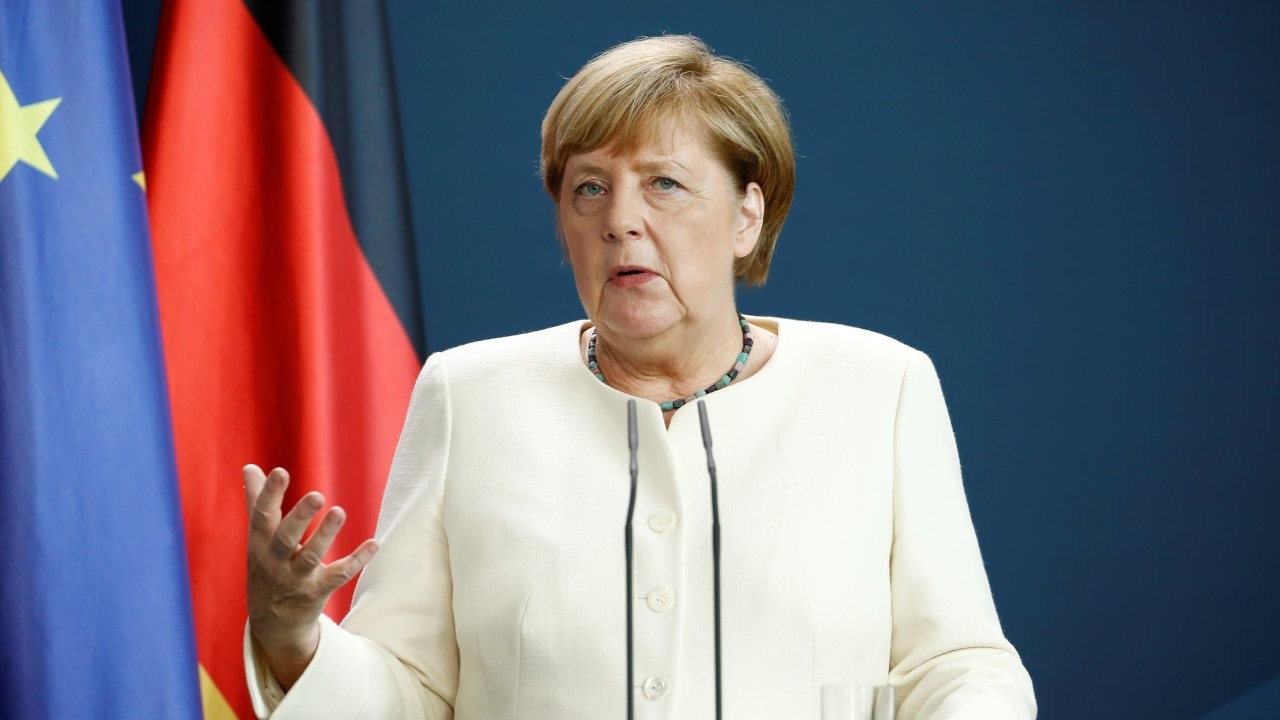 Merkel: Almanya'da günlük vaka sayıları 19 bin 200'ü bulabilir