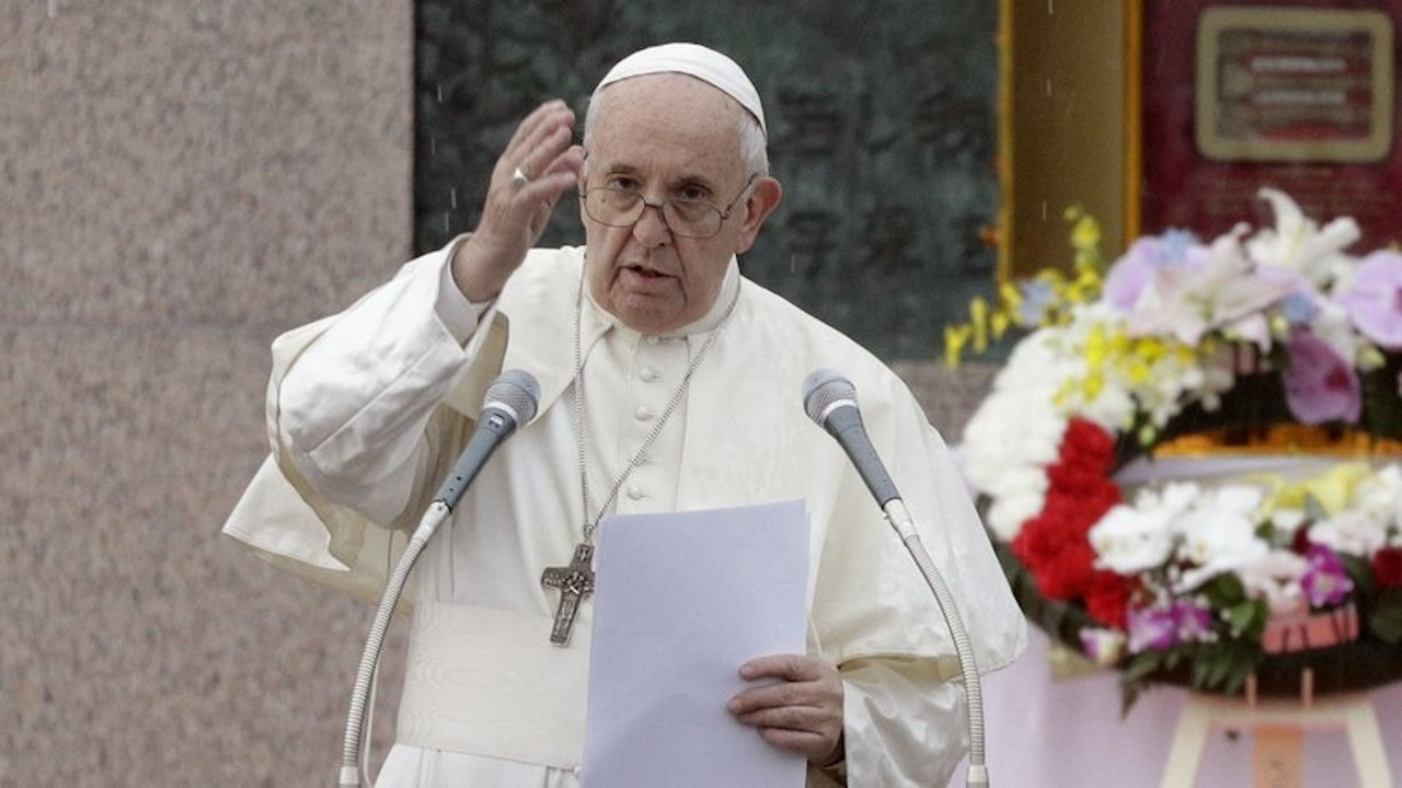 Papa Francis'ten eşcinsel evliliklerine onay: Yasalarla güvence altına alınmalı