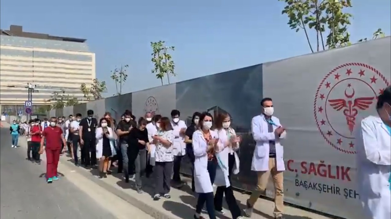 Başakşehir Çam ve Sakura Şehir Hastanesi'ndeki eylem ikinci gününde