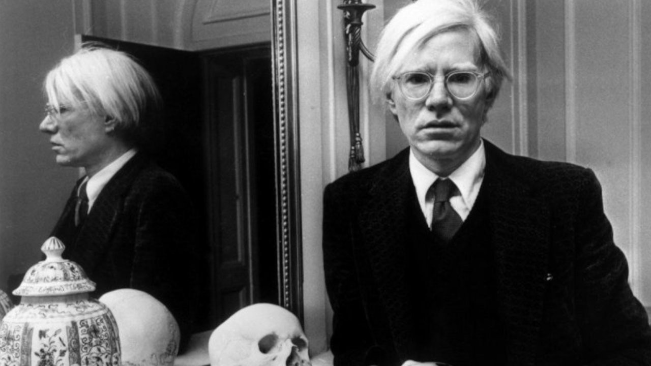 Andy Warhol'un kamerası 13 bin 750 dolara satıldı