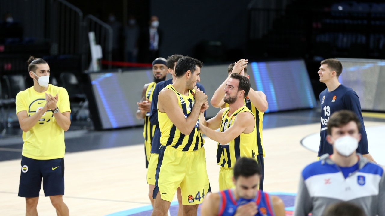 Fenerbahçe Beko ve Anadolu Efes EuroLeague Playoff’larını garantiledi