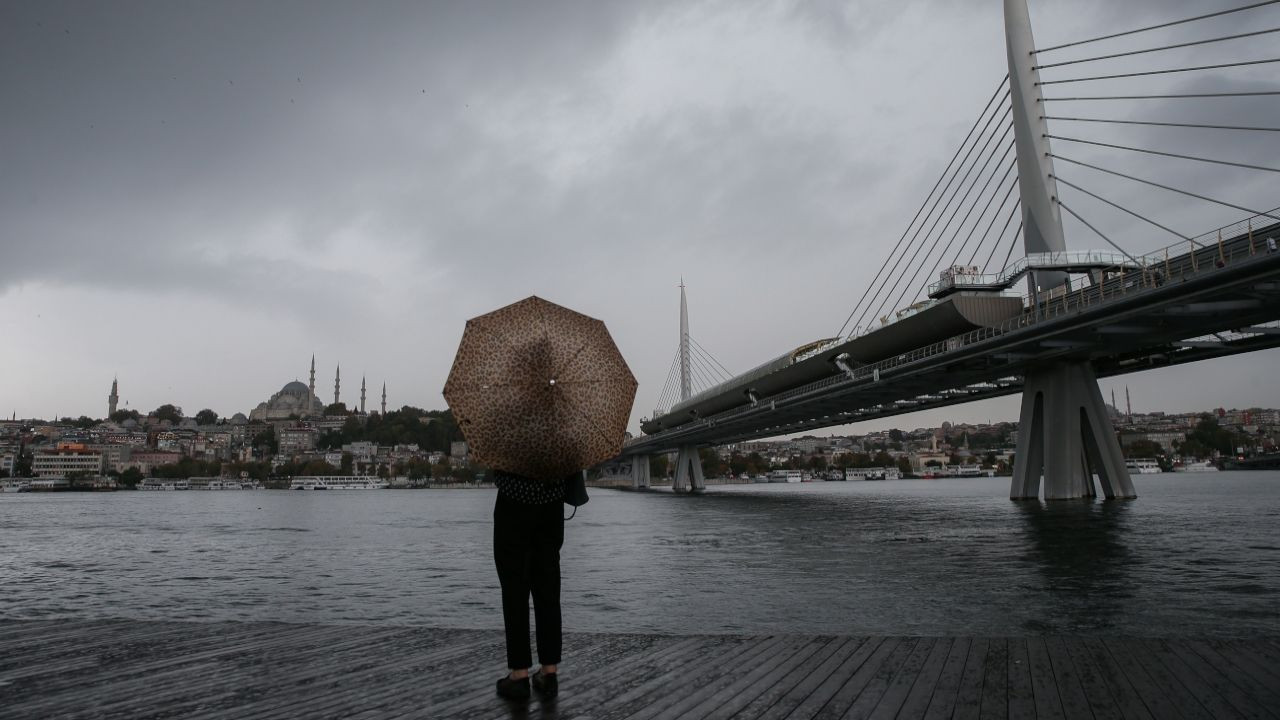İstanbul'da sağanak yağış hayatı olumsuz etkiledi - Sayfa 3