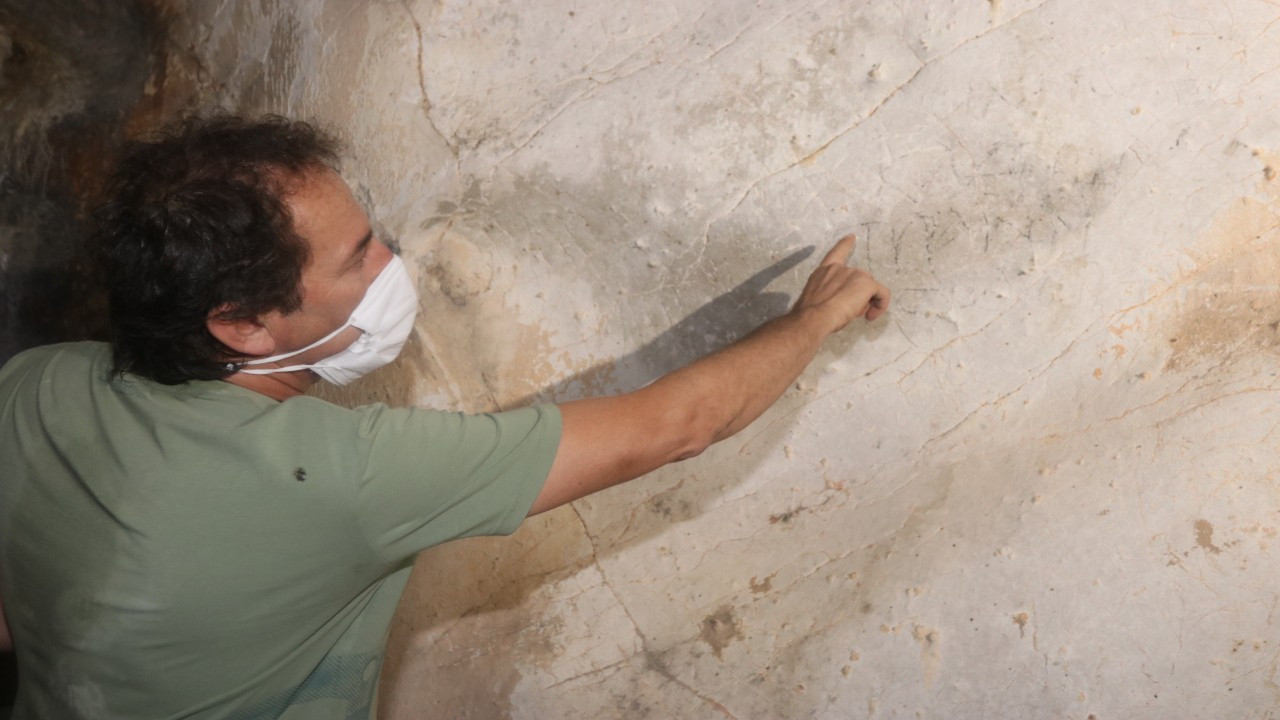 Anadolu'da bir ilk: Mağara duvarında 1700 yıllık hatıra yazısı