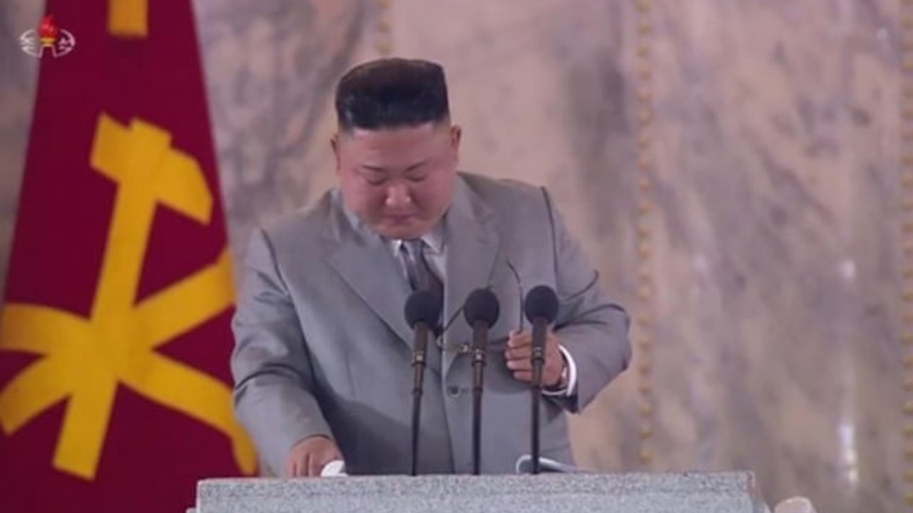 Kim Jong-Un ağlayarak özür diledi