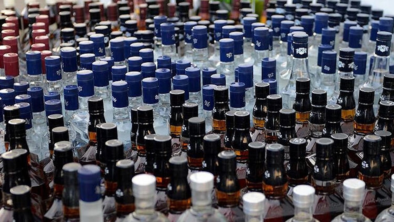 Adana'da sahte alkol operasyonu: 1585 litre içki ele geçirildi