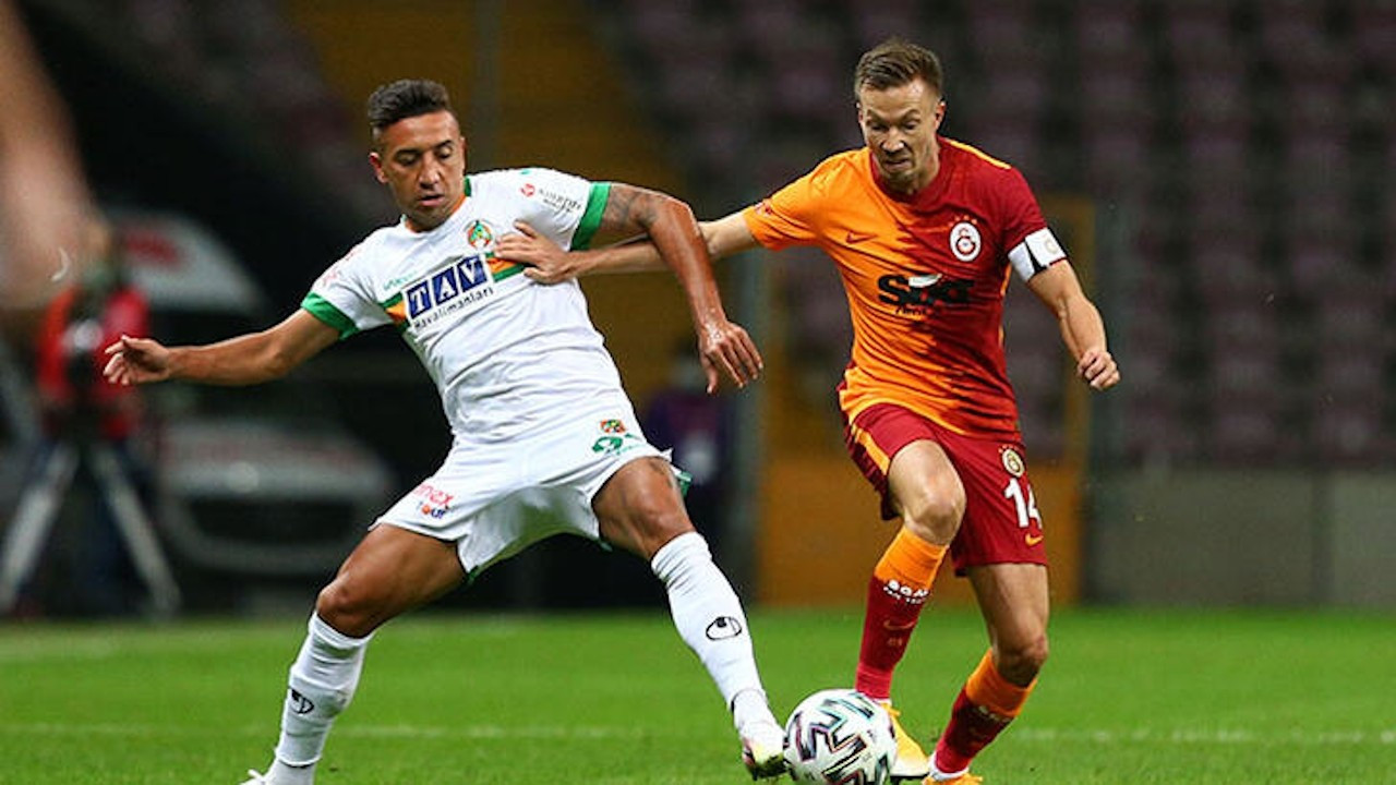 Galatasaray'ı yenen Alanyaspor liderliğe yükseldi