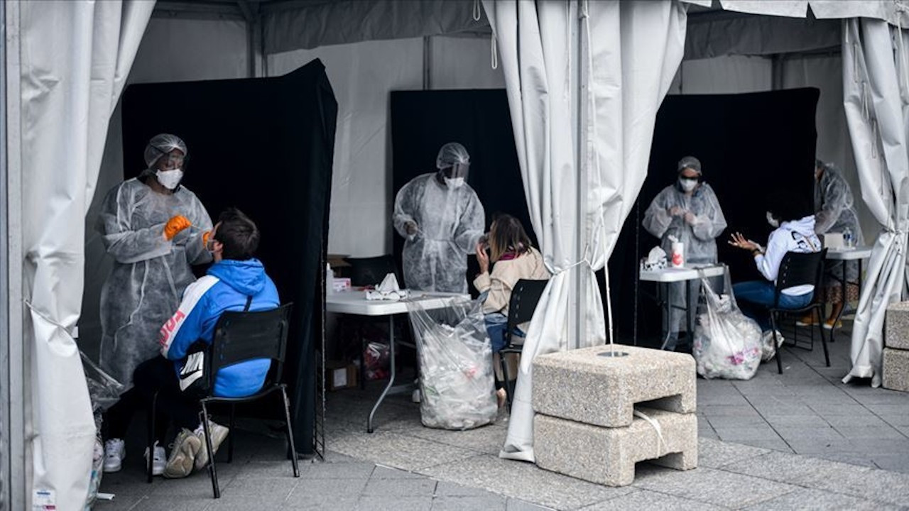 Fransa'da salgın kontrolden çıktı: 24 saatte 52 bin yeni vaka