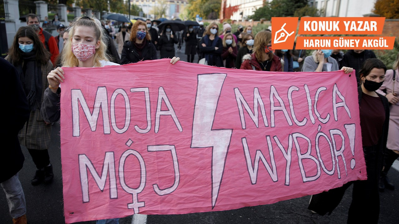 Polonyalı kadınlardan 'şimşek' hareketi