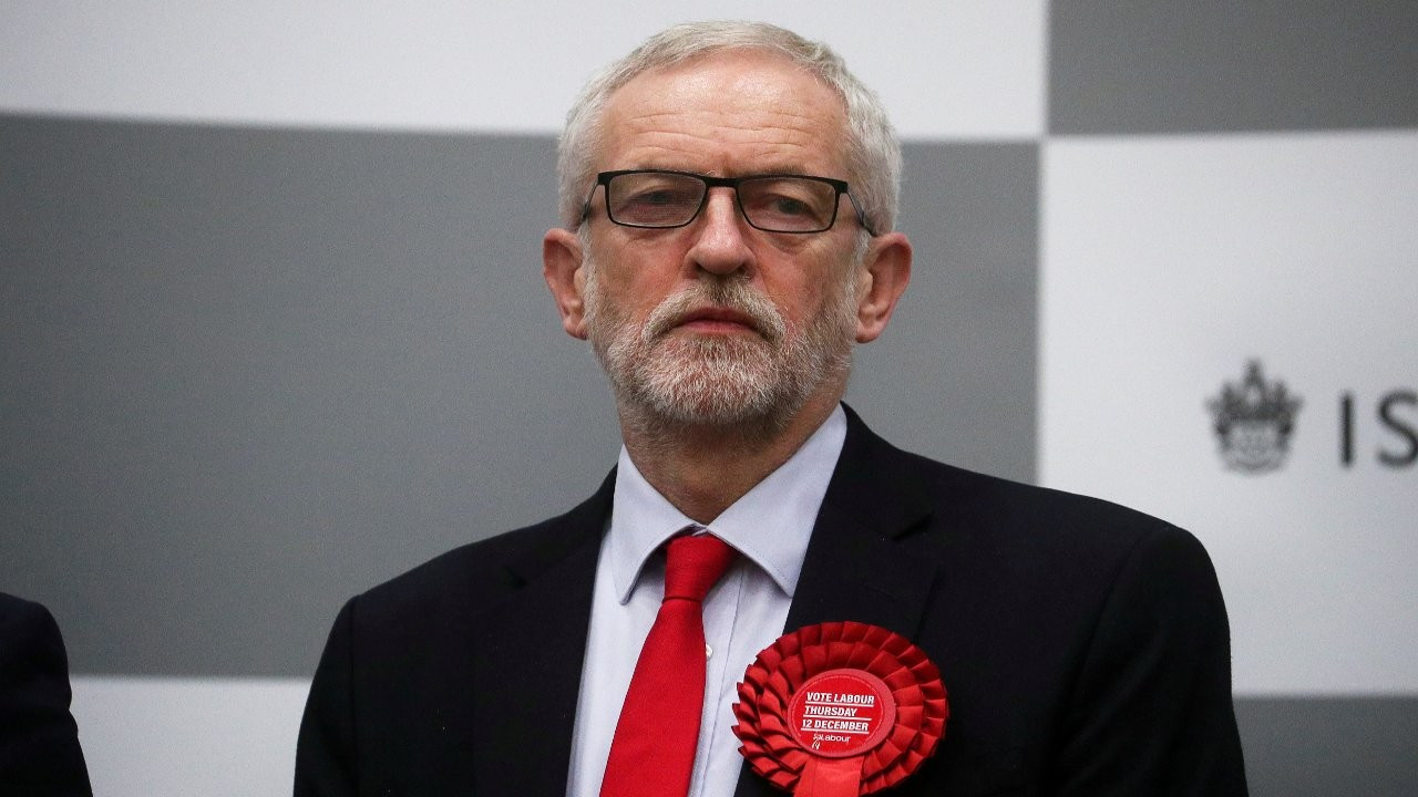İngiltere İşçi Partisi, eski lideri Corbyn'in üyeliğini askıya aldı