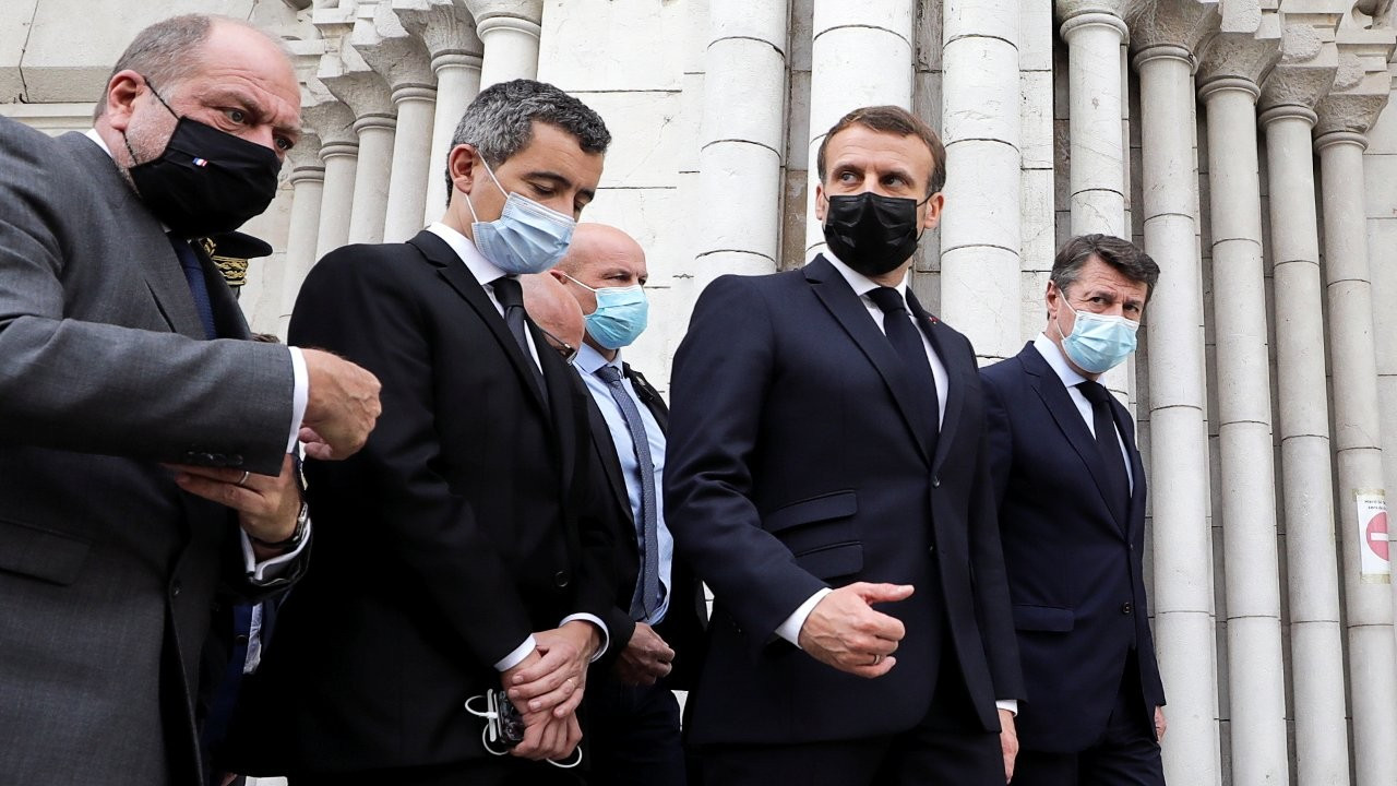 Macron: Fransa boyun eğmediği için saldırı altında