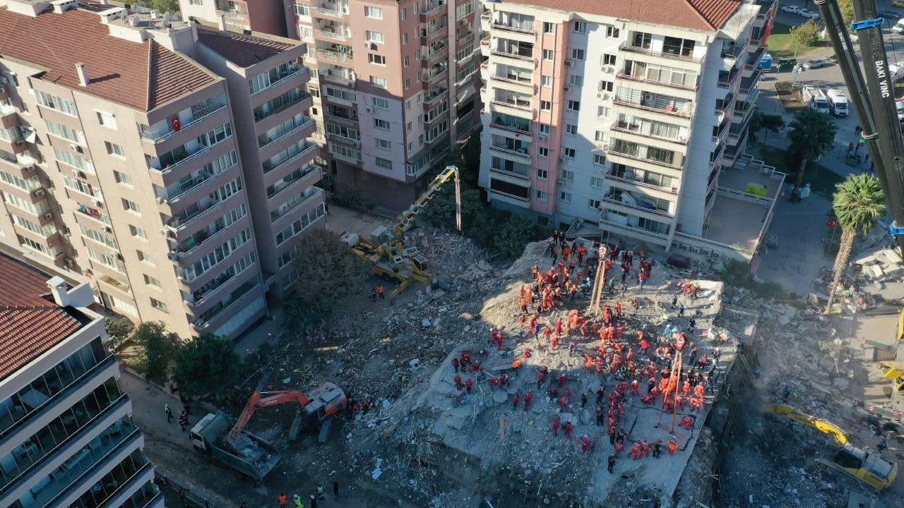 CHP: İzmir'de yıkılan 3 binanın 10 yıllık çürük raporu var