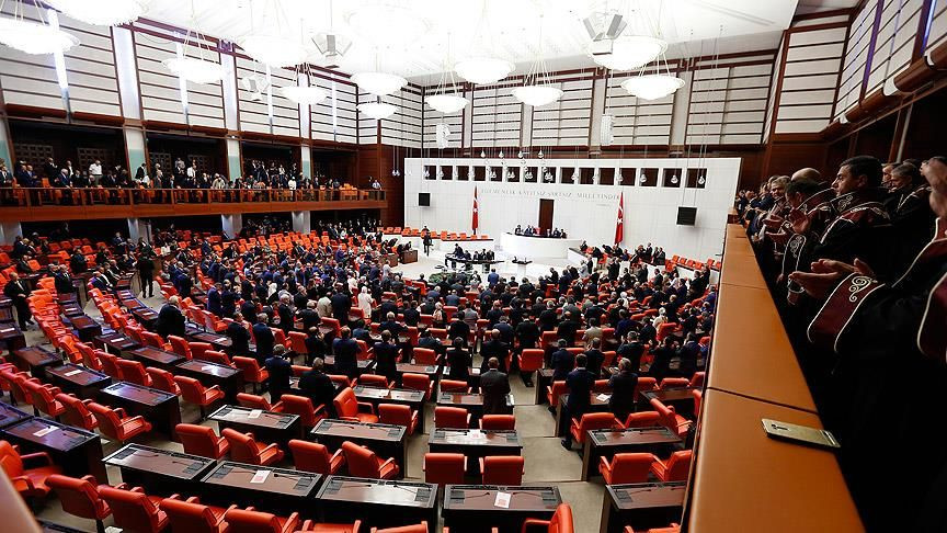 Duvar Arkası: AK Parti'den 'Meclis'te oturmamıza gerek yok' önerisi - Sayfa 1