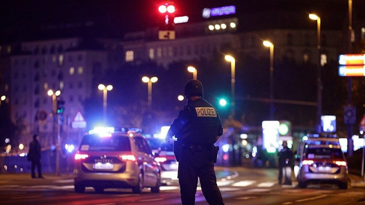 Viyana'da 6 ayrı noktada silahlı saldırılar düzenlendi