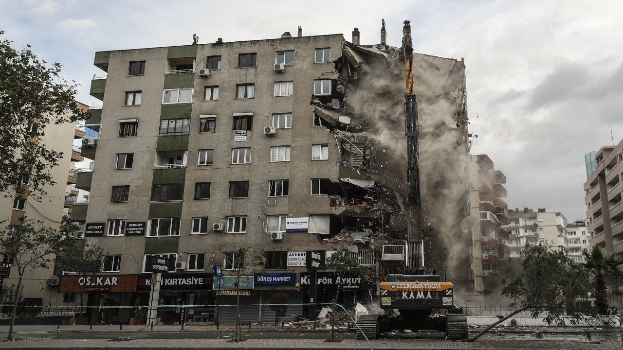 Çevre Bakanı: Binası az hasarlılar evlerine girebilir