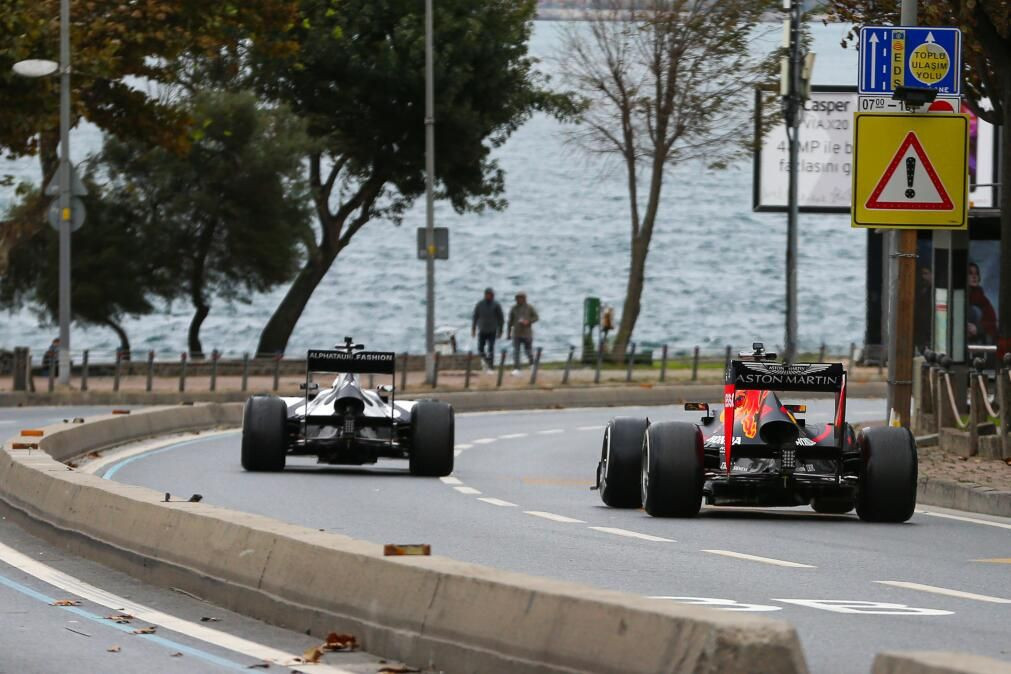 Formula 1 yolları kesti - Sayfa 2