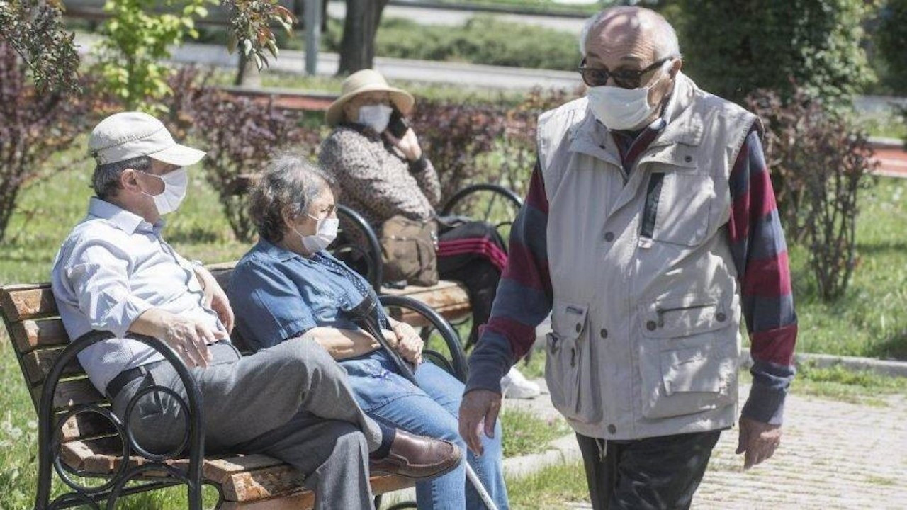 İstanbul'da da 65 yaşa sokağa çıkma kısıtlaması geldi