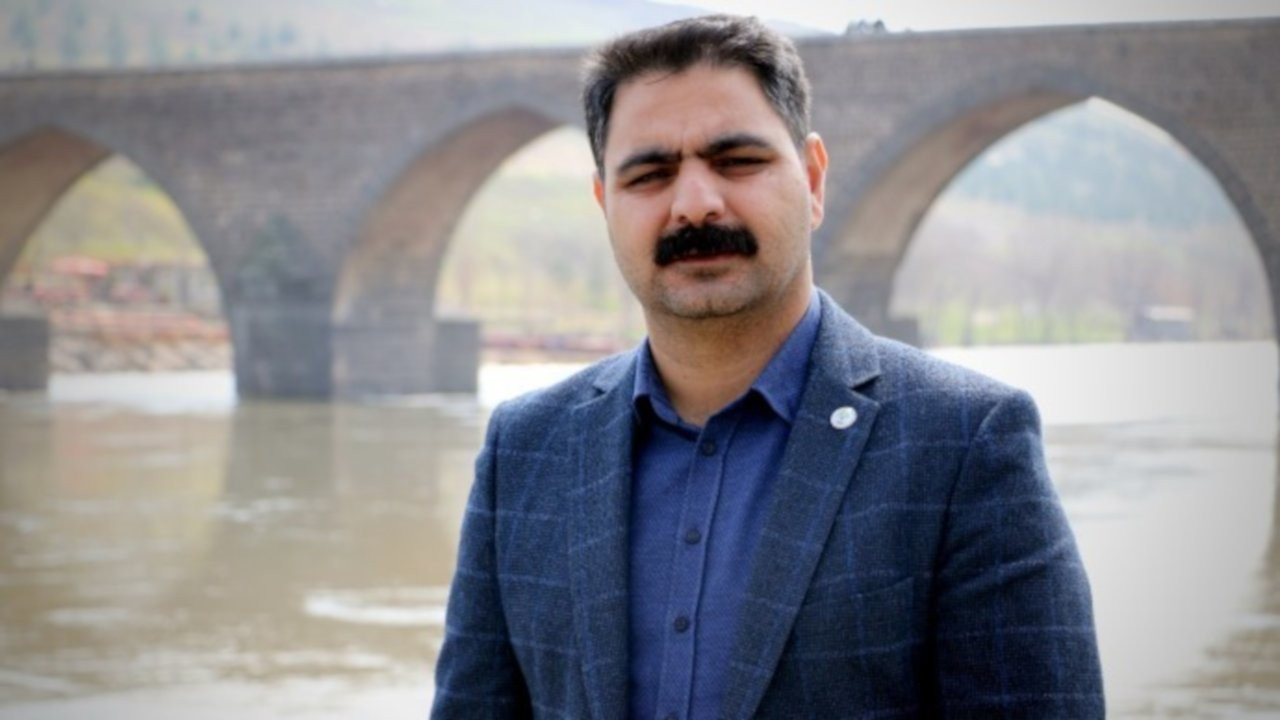 Sur Belediye Eşbaşkanı Özdemir gözaltına alındı