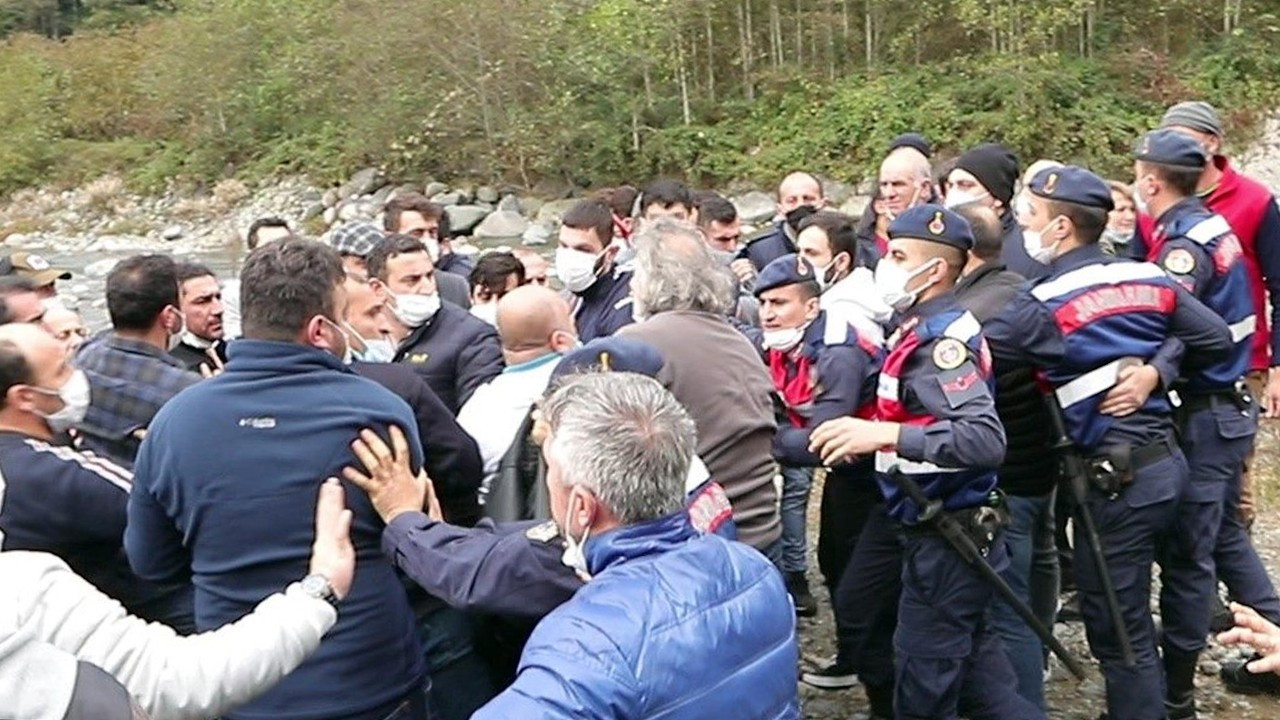 AK Partili iş insanından balık çiftliğine karşı çıkan halka saldırı