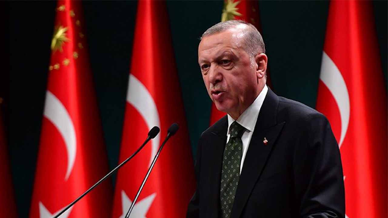 Erdoğan kongrede açıkladı: Tüm kongreleri erteliyoruz