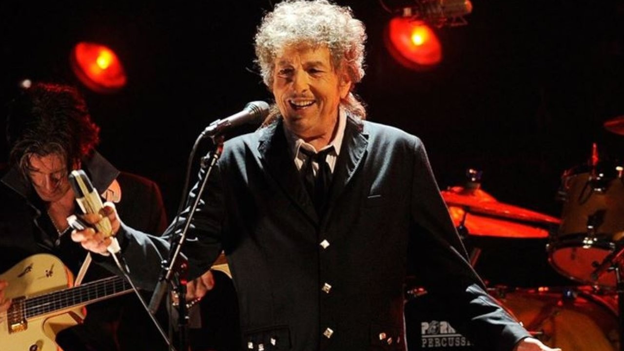 Bob Dylan'a ait belgeler satıldı