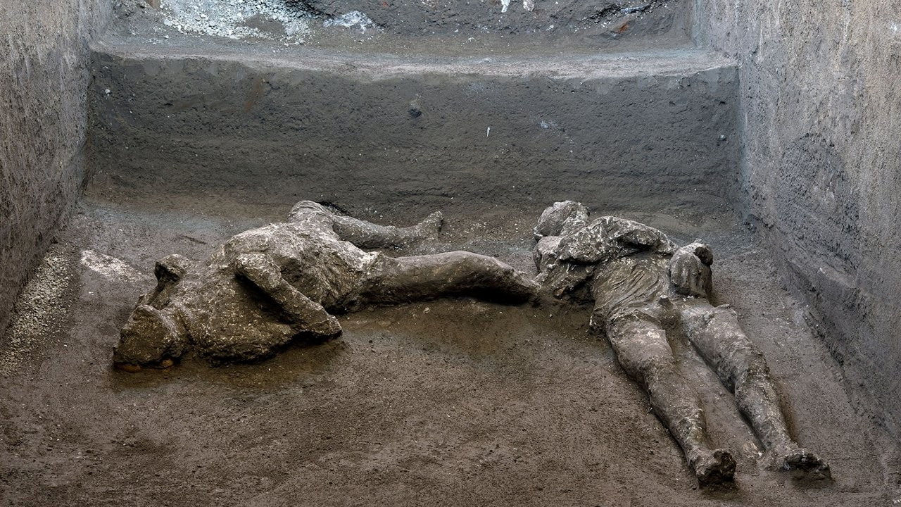Pompeii'de büyük keşif: Külle kaplı iki cansız beden bulundu