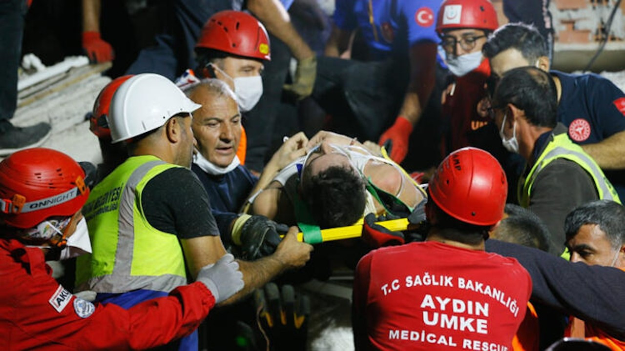 İzmir'de enkazdan yaralı kurtarılan amatör futbolcu vefat etti