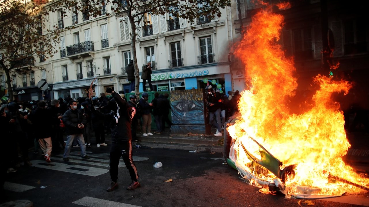 Fransa'da 'Bizi polisten kim koruyacak' eylemine polis saldırısı