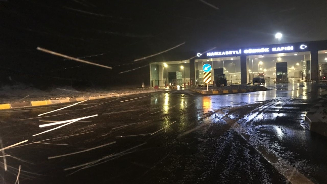 Edirne ve Kırklareli'nde kar yağışı başladı