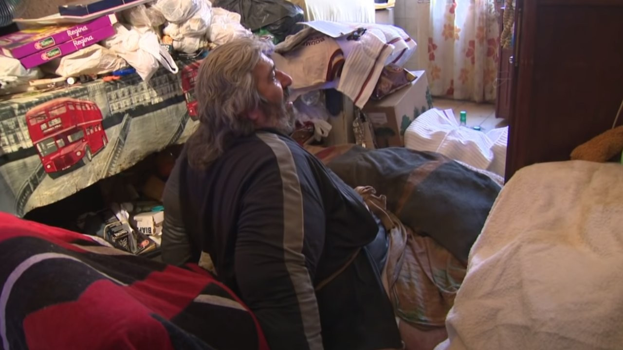 Fransa'da evinde mahsur kalan obez vatandaş vinçle kurtarıldı