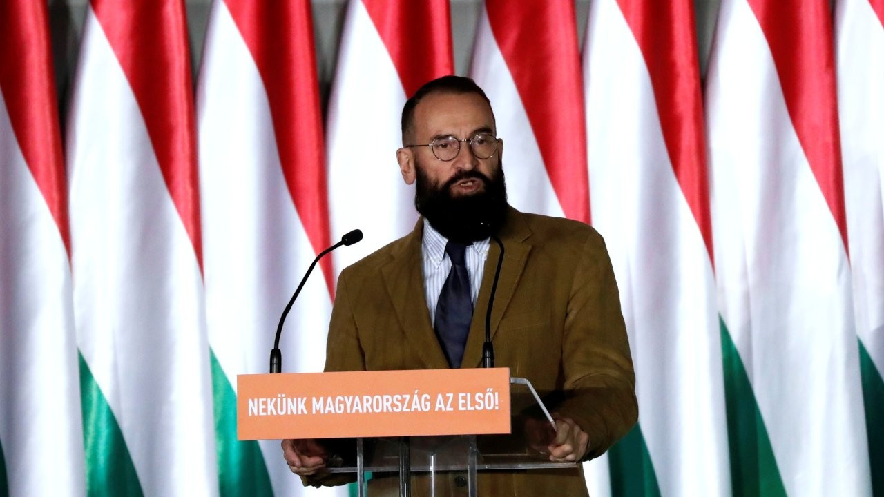 Eşcinsellik karşıtı Macar siyasetçi, eşcinsel seks partisinde basıldı