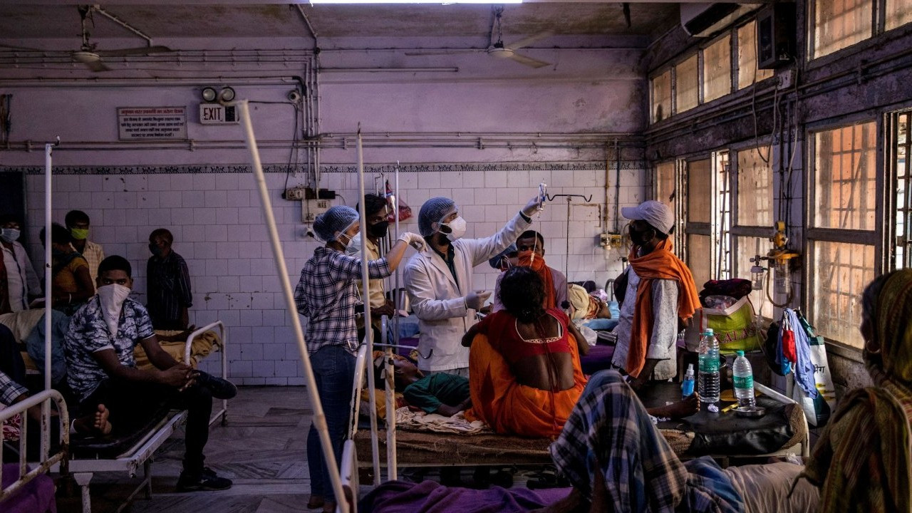 Hindistan'da 'gizemli hastalık': 300 kişi hastaneye kaldırıldı