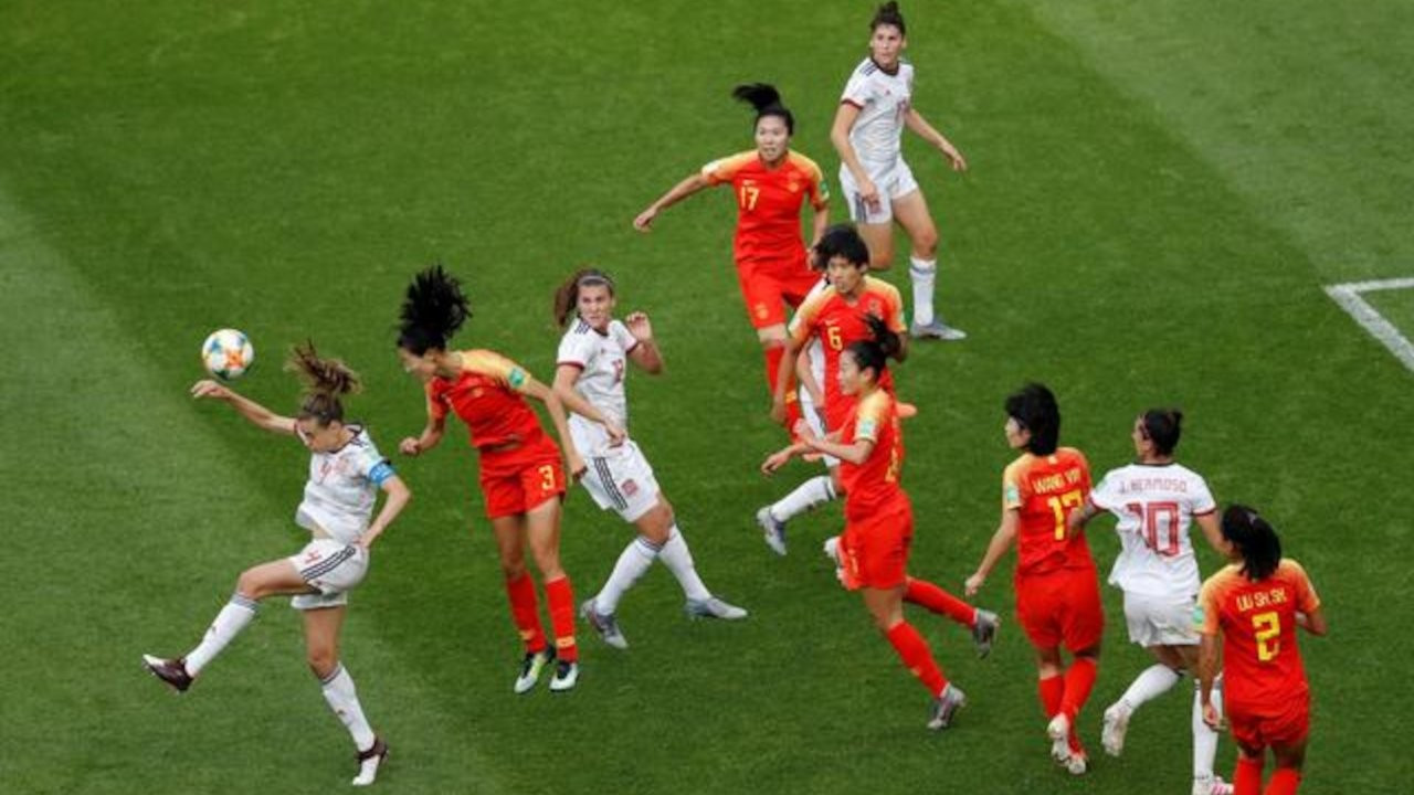 Çin'de futbolcular 'boyalı saç yasağı' nedeniyle hükmen mağlup sayıldı