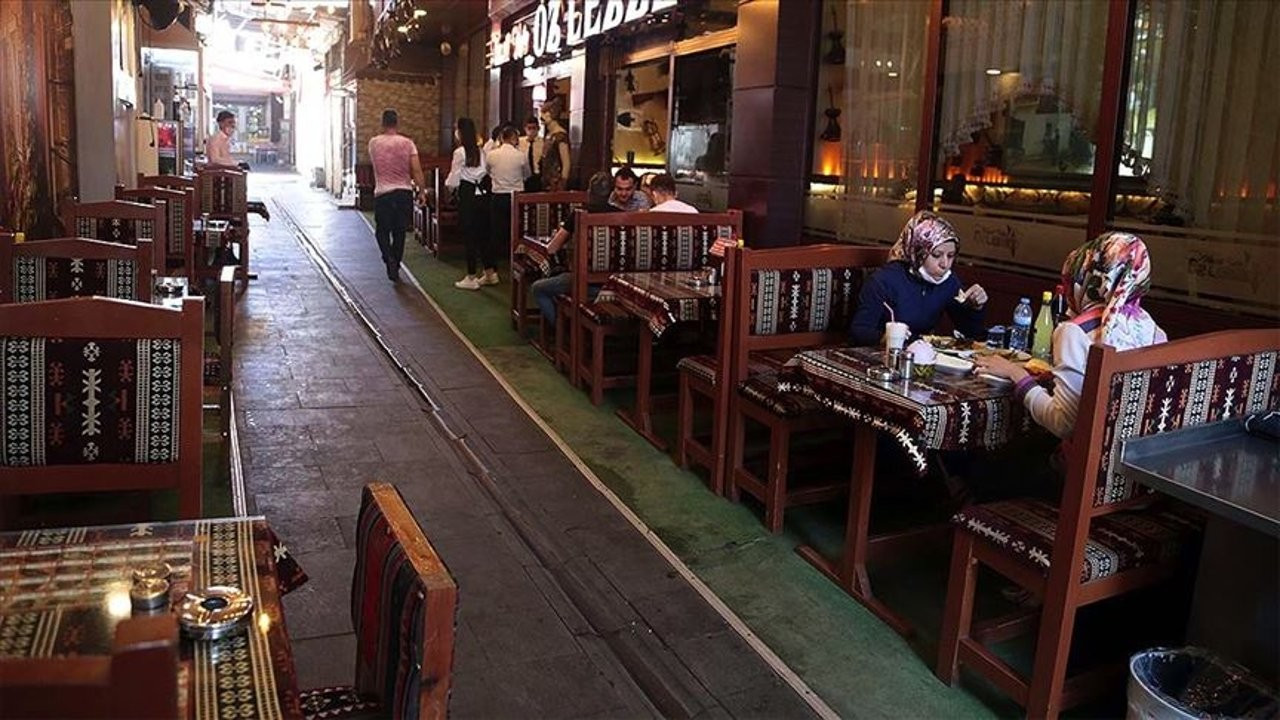 NYT: Türkiye'de kahvehaneler hayatta kalamayabilir
