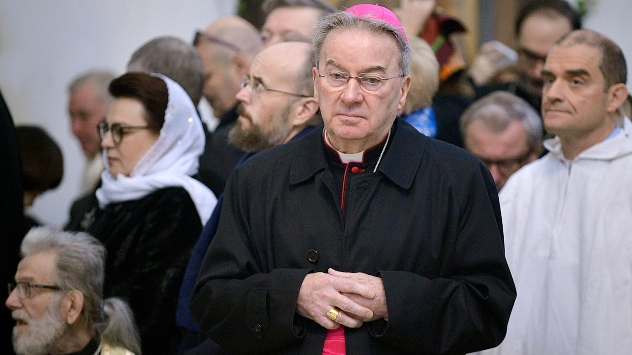 Vatikan'ın eski Paris Büyükelçisi'ne cinsel saldırıdan ceza