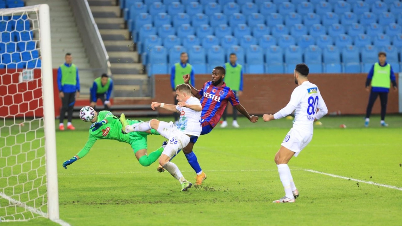Trabzonspor, geriye düştüğü maçta Rizespor'u mağlup etti