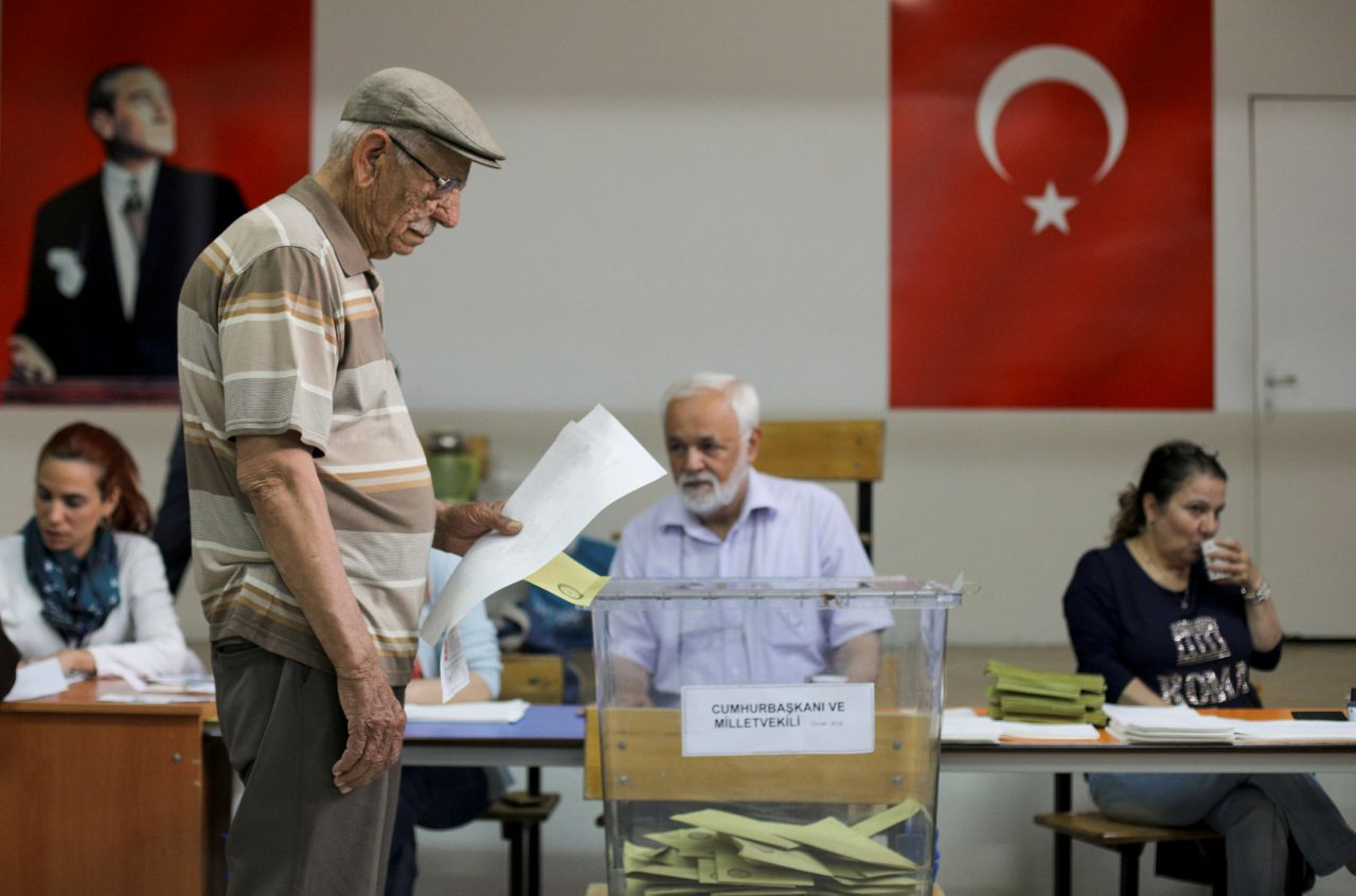 Metropoll: Kürt seçmenin yüzde 29,3'ü AK Parti'ye, yüzde 3,7'si CHP'ye, yüzde 32'si HDP'ye oy veriyor - Sayfa 1