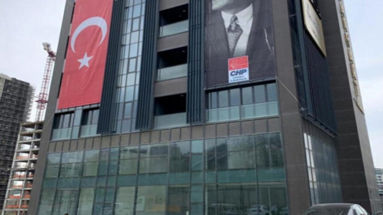 CHP’nin binası 'Tadilat ruhsatı olmaksızın tadilat' gerekçesiyle mühürlendi